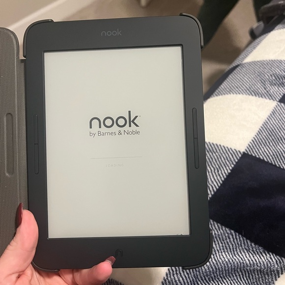 Barnes and Noble Nook - Picture 1 of 2